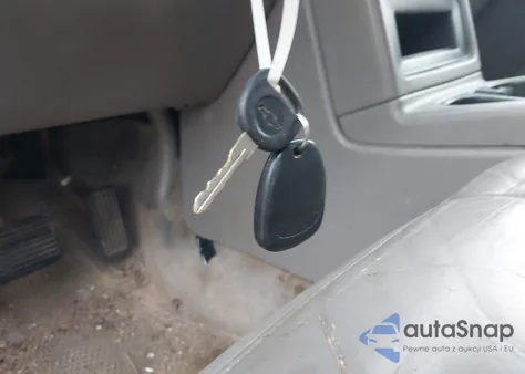 2004 Chevrolet Tahoe Lt z USA, uszkodzony, nr VIN 1GNEC13ZX4J252889